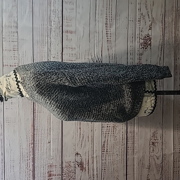 Forever21 crew neck knit sweater - Picture 5 of 7